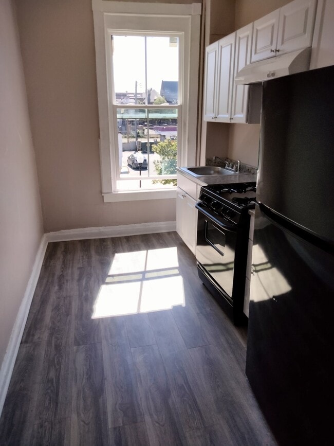 Building Photo - 2018 N Charles St Unit 2F Rental