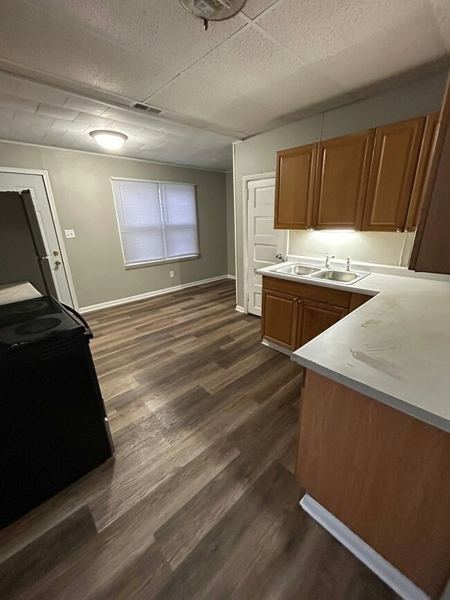 Photo - 3715 Center St