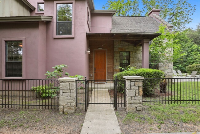Building Photo - 2309 Kinney Rd