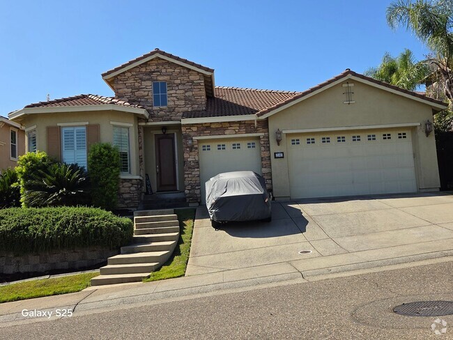 Building Photo - Large Single Story 3 Bedroom + Den - Empir... Rental