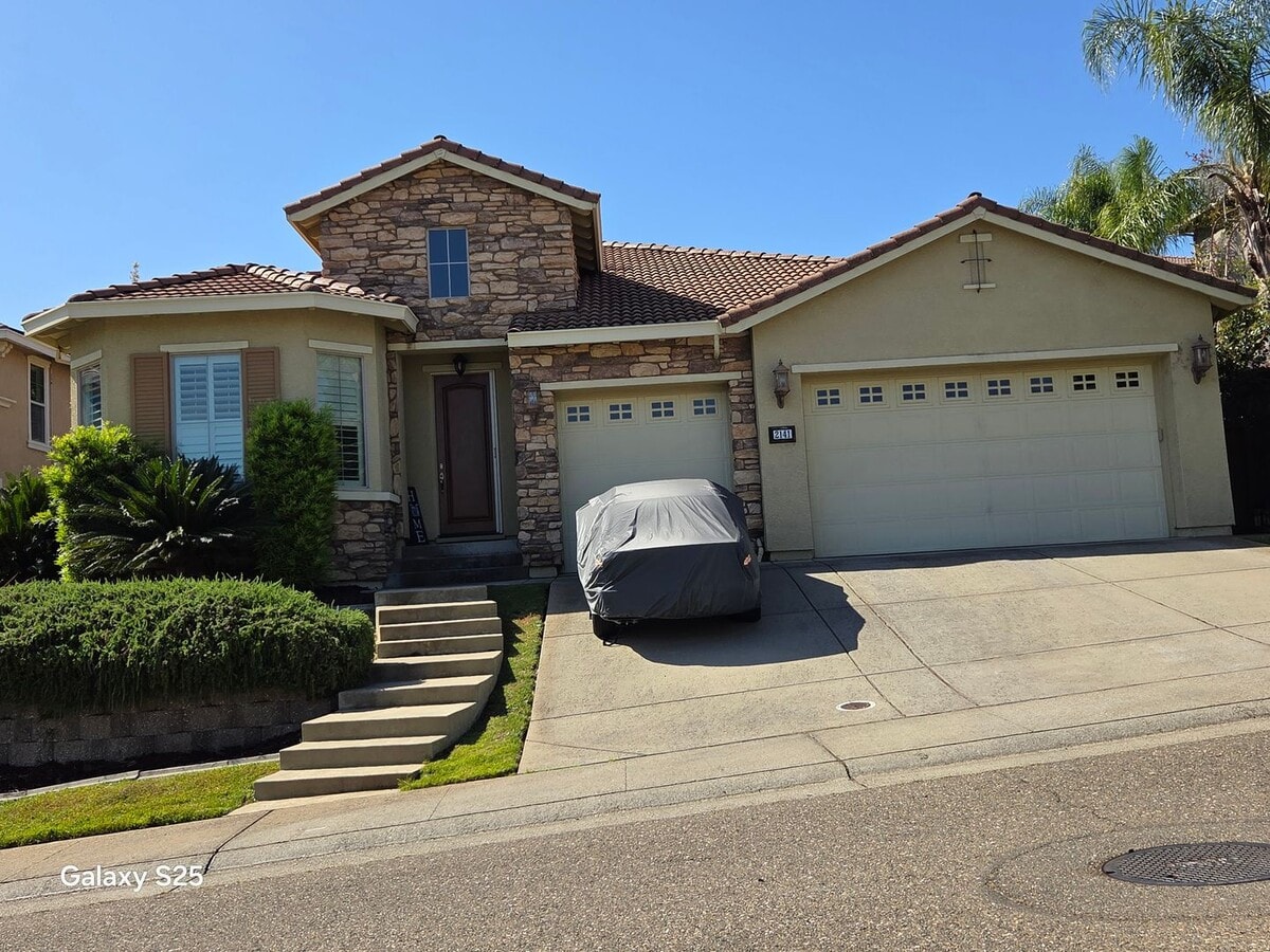 Large Single Story 3 Bedroom + Den - Empir... - Large Single Story 3 Bedroom + Den - Empir... House