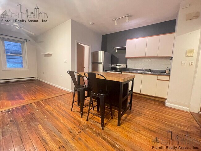 Photo - 99 Prince St Apartments Unit 4