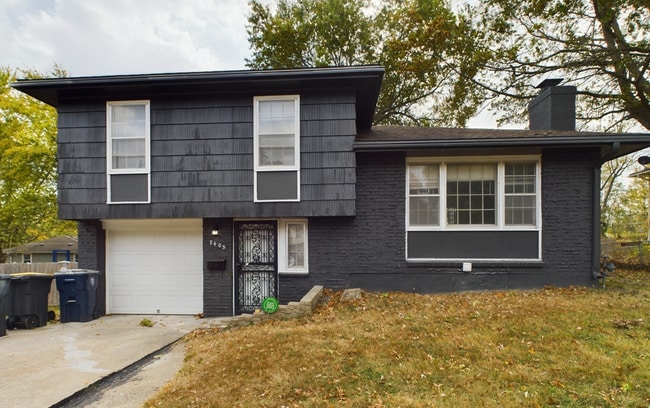 Charming 3-bed, 1-bath home with gleaming ... - Charming 3-bed, 1-bath home with gleaming ...