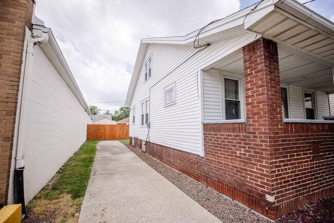 Photo - Beautiful Two Bedroom home with large upstairs bonus room. New appliances, washer and dryer, many...