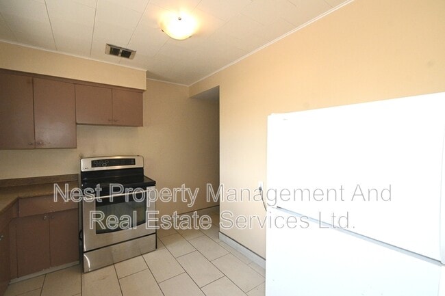 Photo - 588 Central St E Unit 1