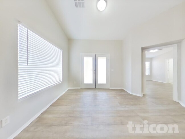 Photo - 11446 W Roanoke Dr