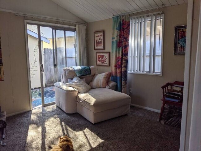 Photo - 5616 Riley St