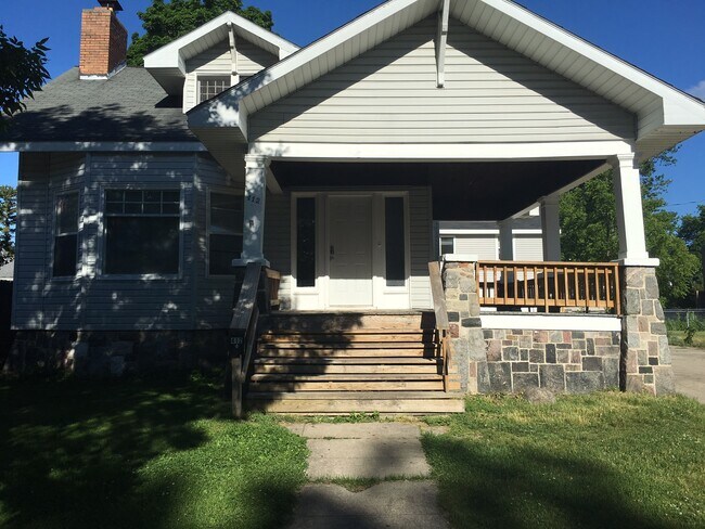 Photo - 412 S Main St