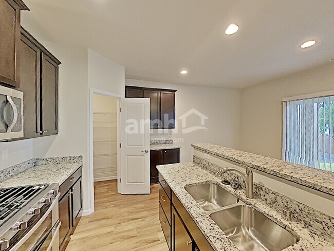 Photo - 2668 Link Ave