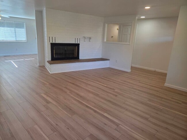 Photo - *Price Reduction* on a Newly renovated thr... Unidad 2676 Upper Dr