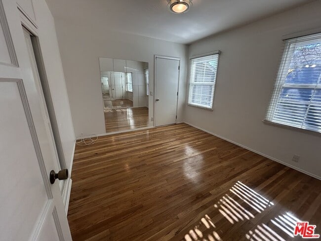 Building Photo - 5355 Rhea Ave