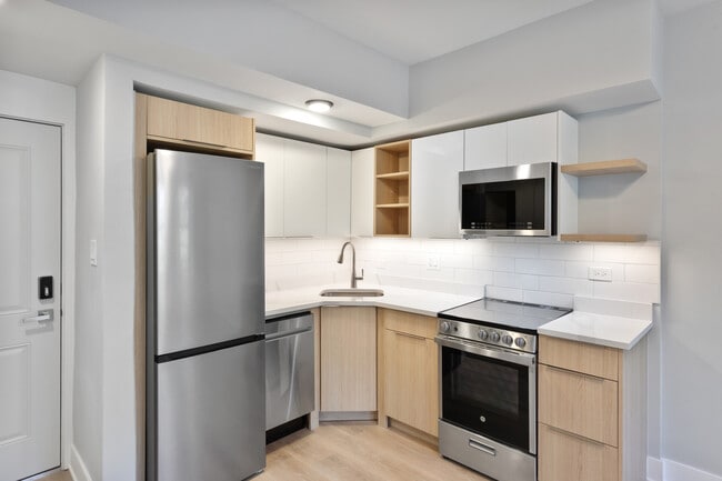 Photo - 1634 W Howard St Unit 205