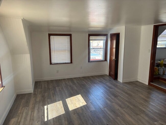 4745 Lind St Unidad B