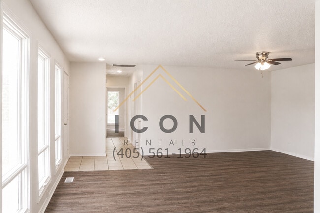 Photo - 515 N Robin Way