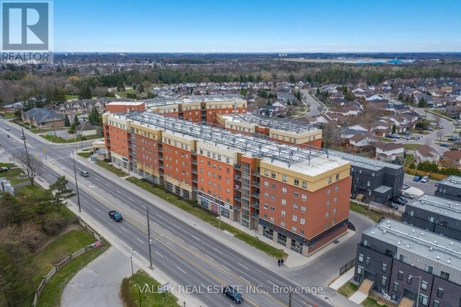 Photo - 1700 Simcoe St N Unité 101