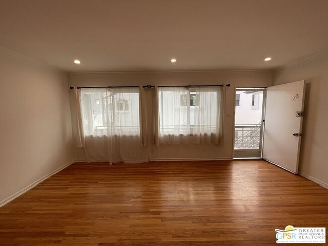 Photo - 1057 1/2 S Genesee Ave Unit 1/2