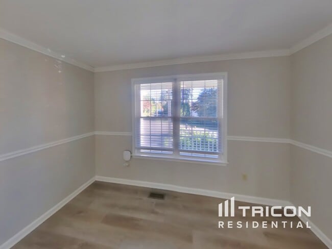 Photo - 4862 Somers Ave