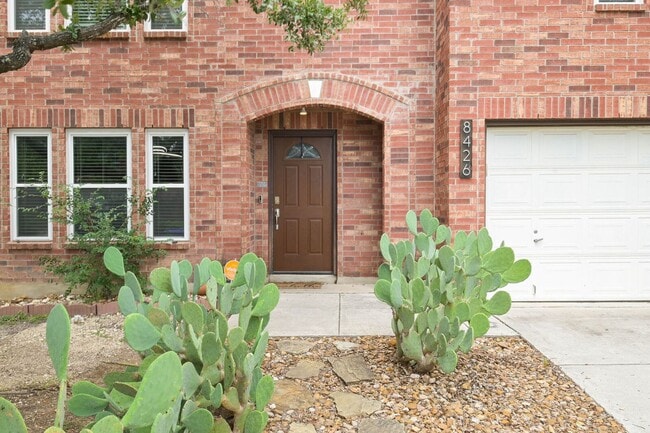 Photo - Beautiful 4/3.5 Home Available for Immedia...