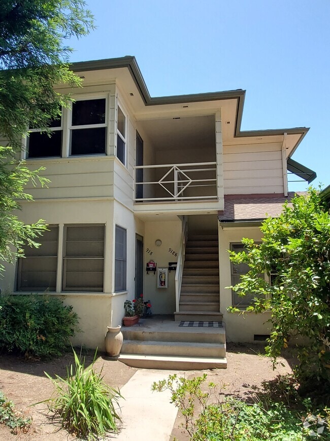 Building Photo - 918 1/2 N Verdugo Rd Unit 918.5 N. Verdugo Rd Rental