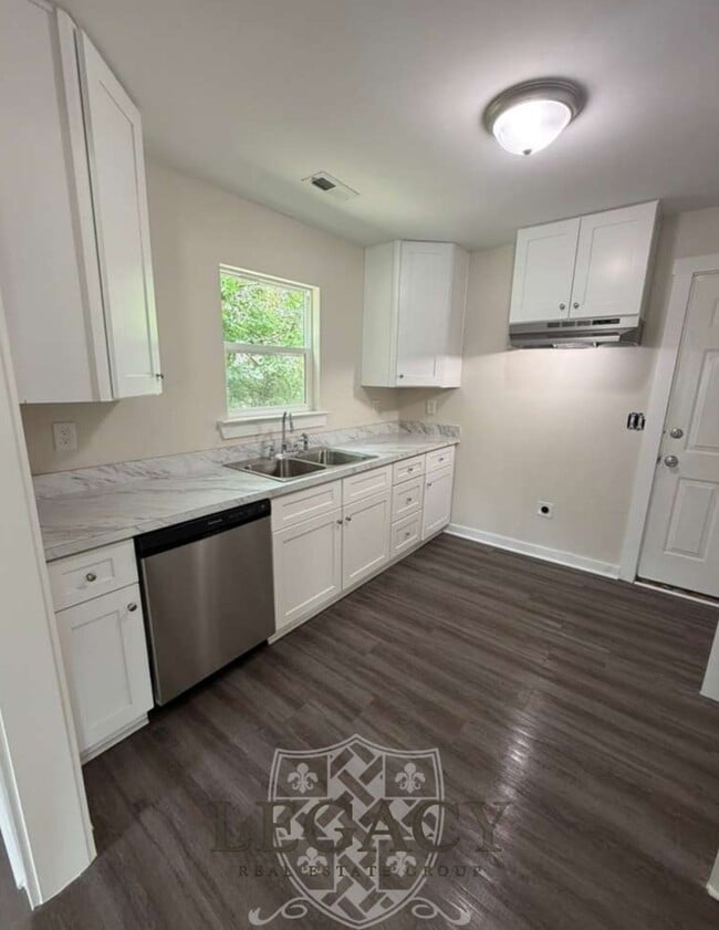 Photo - 214 W Lokey Ave