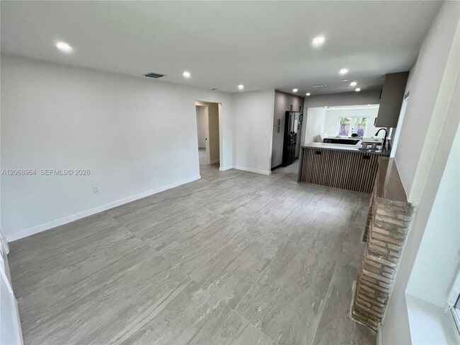 Photo - 850 NE 127th St