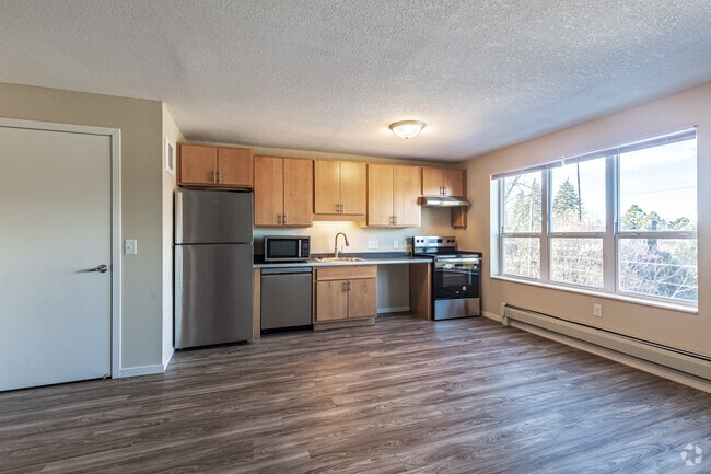 Interior Photo - Eastside 1256