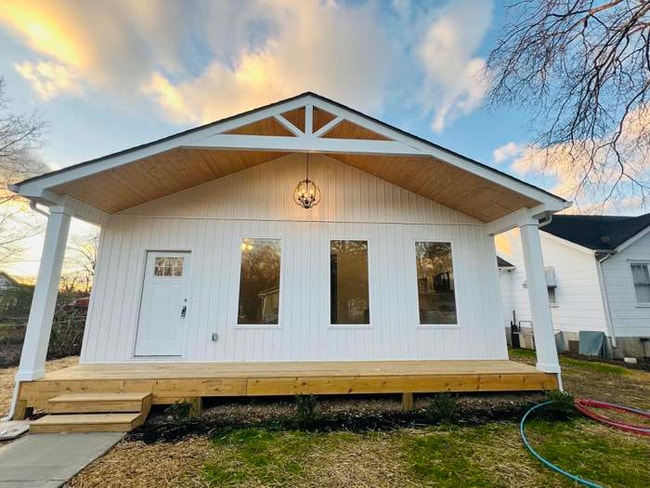 Building Photo - 2605 Roanoke Ave