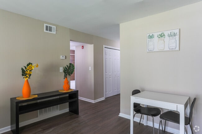 1BR, 1BA - 650 SF