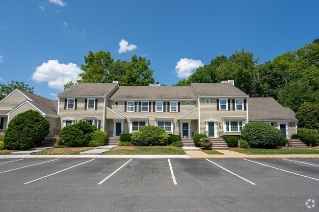 Building Photo - 12 Stillwater Dr Rental