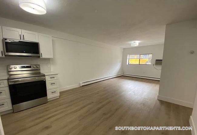 Building Photo - 741 E 6th St