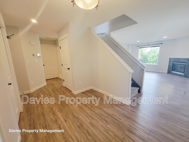 Photo - 17348-17348 8 Ave SW