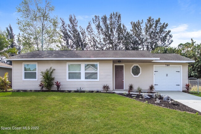 Building Photo - 764 Gelaso St SW