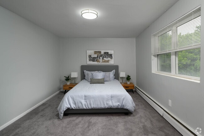 1BR, 1BA - 650SF Bedroom - Cranston Hall Apartments