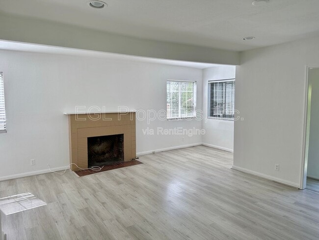 358 N San Vicente Blvd