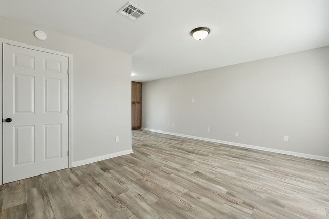 Photo - 348 Gerrie Ct