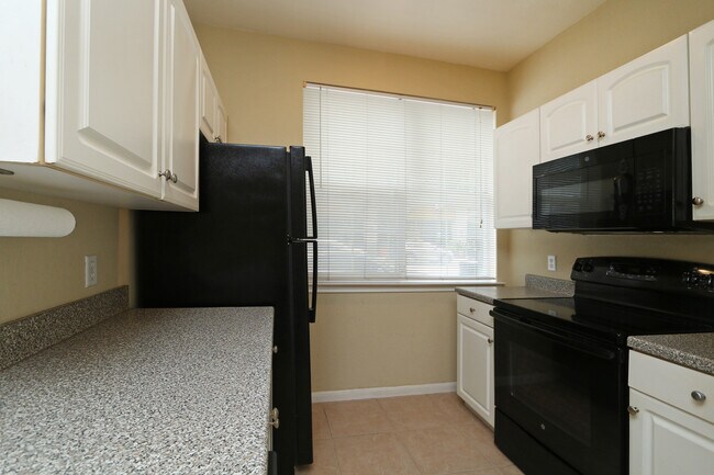 Photo - 860 N Orange Ave Unidad 126