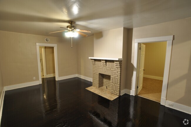 Building Photo - Updated Apartment in the Heart of Beaver F...