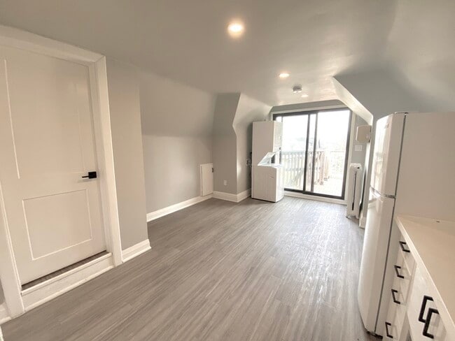 Photo - 953 Montclair Ave Unit 3