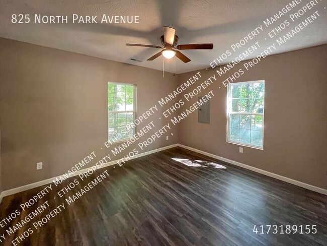 Photo - 825 N Park Ave