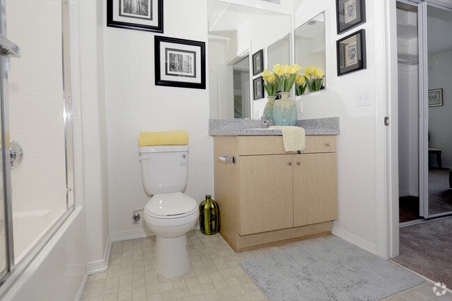 2BR, 2BA - 1008 SF - The Magnolia at Sherman Oaks