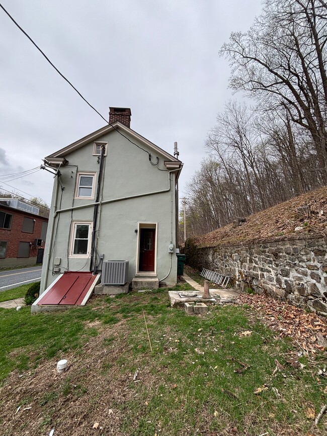 Photo - 2233 Farmington Ave