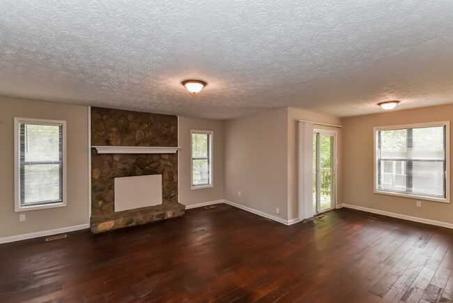 Photo - 4173 Woodcrest Dr