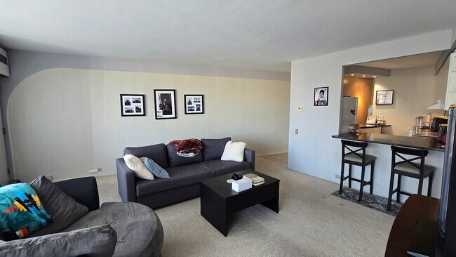 Photo - 300 N State St Unidad 3909