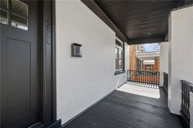 Photo - 220 Dewey St