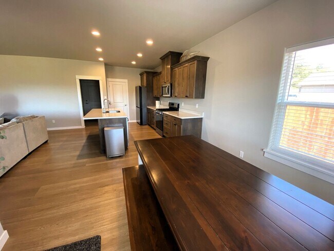 Photo - Beautiful 3 Bedroom House in Sutherlin!