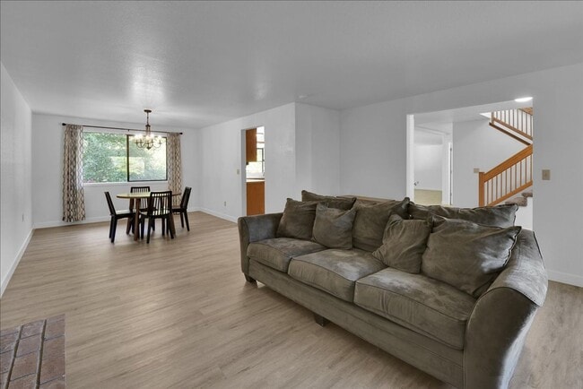 Photo - 5Bd/2.5Ba Everett Home