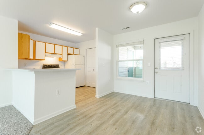 2 BR, 2 BA - 980 SF