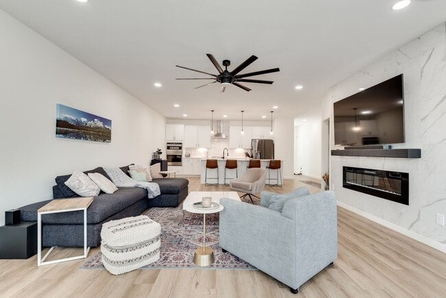 Newly Constructed 3/3.5 Home Minutes From ... - Newly Constructed 3/3.5 Home Minutes From ...