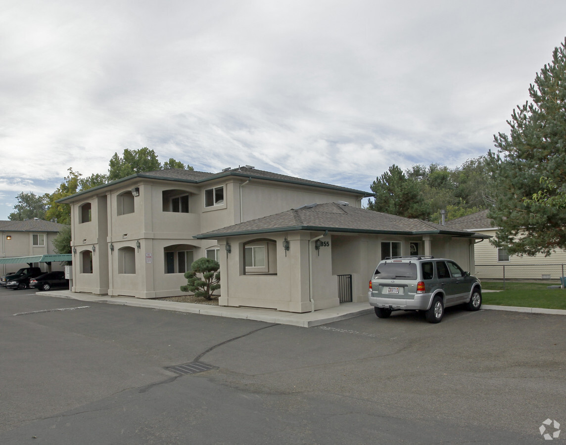 Greentree Patio Apartments - Greentree Patio Apartments