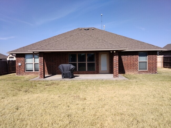 Photo - 401 Northeast Mountain Meadow Drive